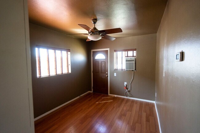 Building Photo - Adorable 1 bedroom in Pomona!