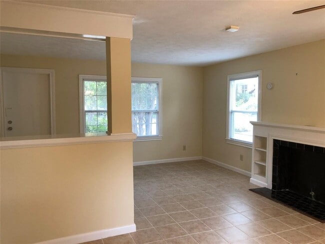 Living - 705 Stanford St