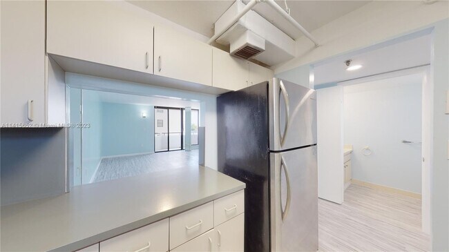 Building Photo - 6830 Indian Creek Dr