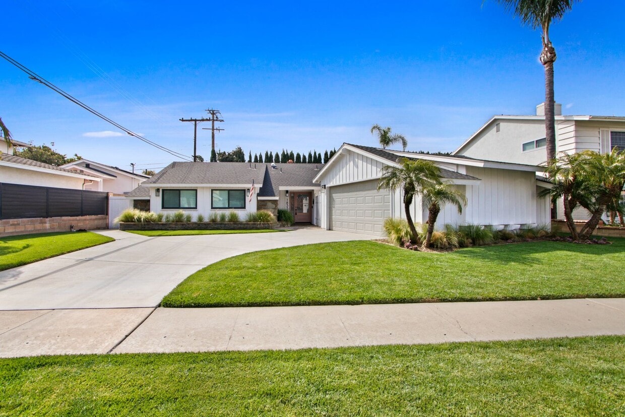 Primary Photo - Beautiful Rehabbed Home In Mesa Verde with...