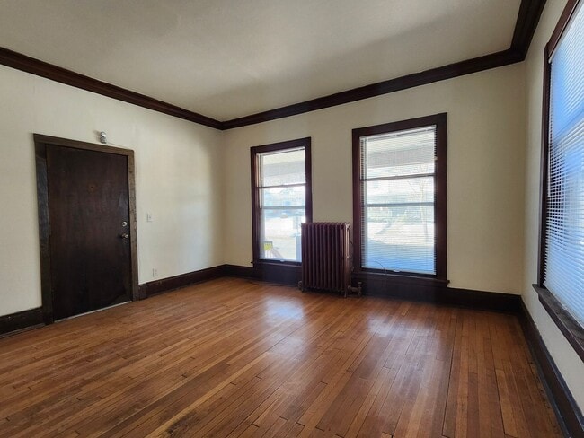 Building Photo - 127 E Johnson St