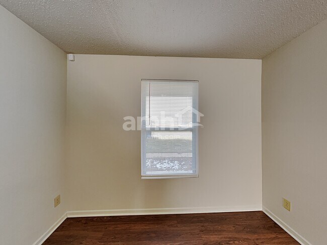 Foto del edificio - 8459 Wanda Lake Dr