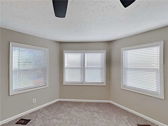 Building Photo - 411 River Point Dr