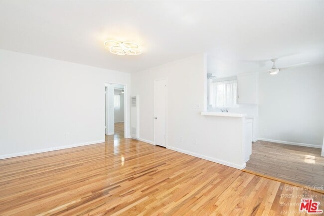 Foto del edificio - 6640 Woodman Ave