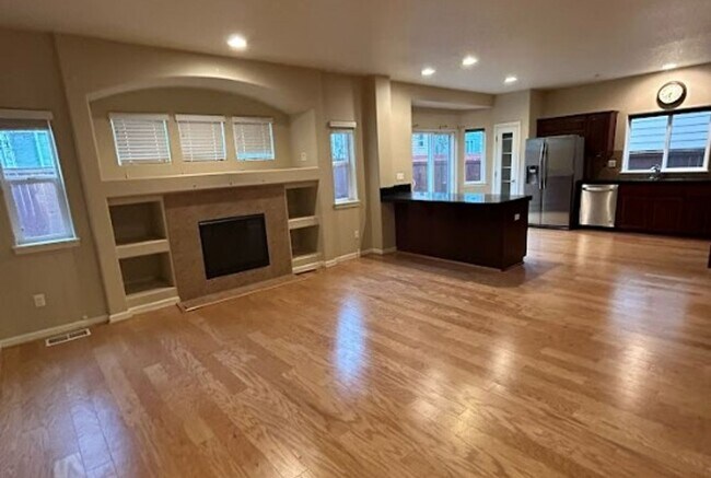 Foto del edificio - Gorgous 4 BD* 3 BA* Single Family Home Loc...