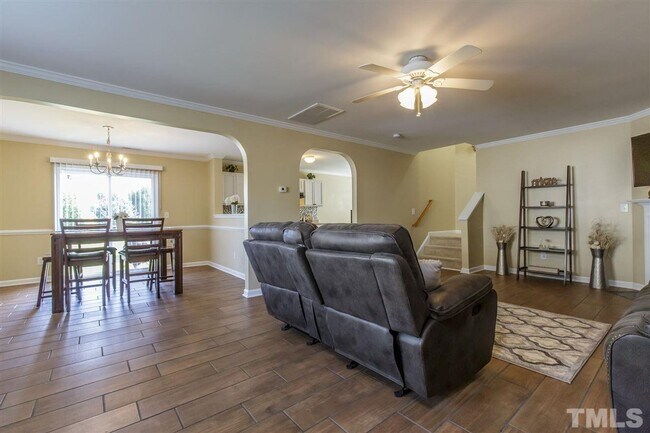 Foto del edificio - Spacious 3 bed with 2 car garage!