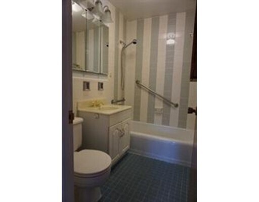 Foto del edificio - 5050 Washington St