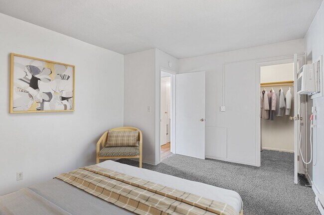 Foto del edificio - Modern 1-Bedroom Apartment Steps from Ball State University