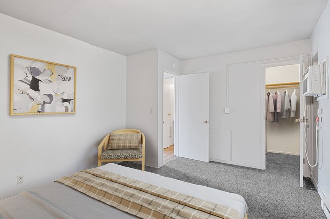 Foto del edificio - New Flooring