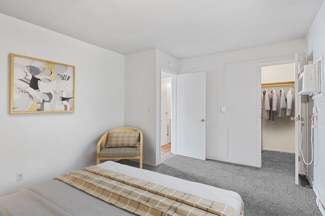 Foto del edificio - New Flooring