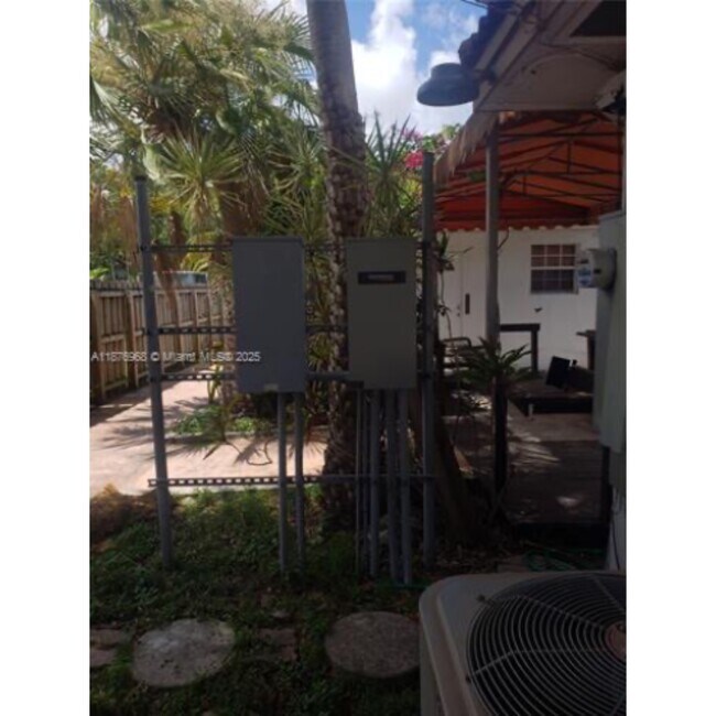 Foto del edificio - 1997 SW 17th Ct