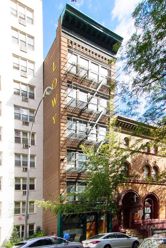 Building Photo - 223 E 80th St