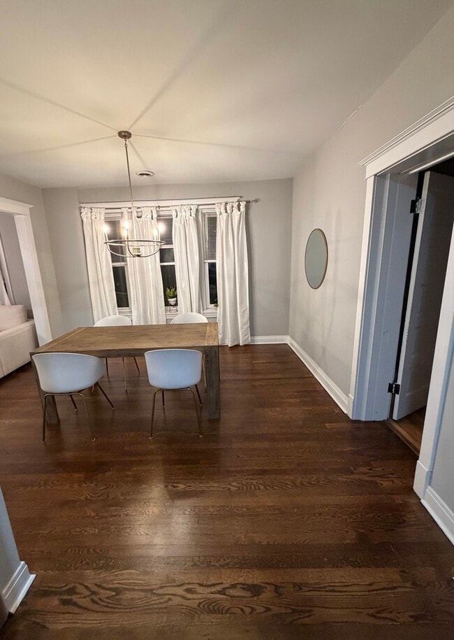 Foto del edificio - 3138 W School St