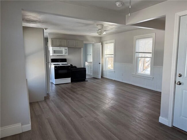 Building Photo - 251 High St