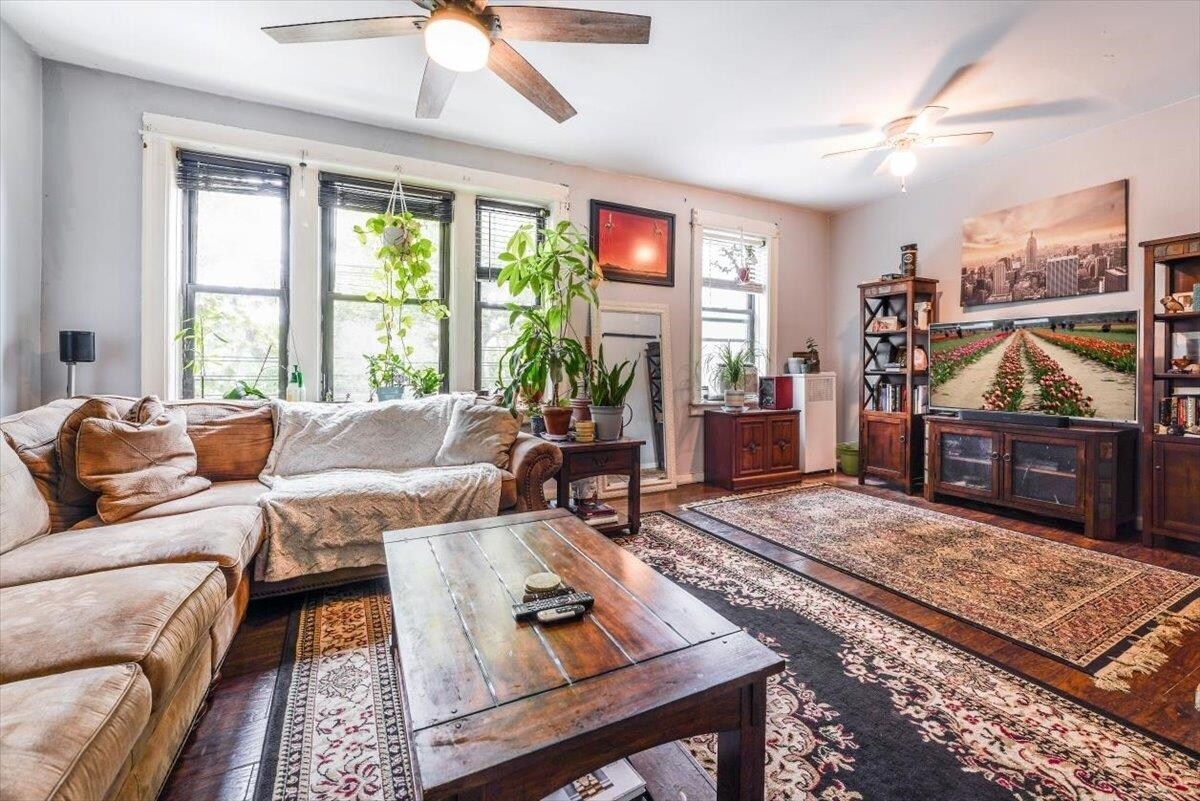 Foto principal - 8300 2nd Ave
