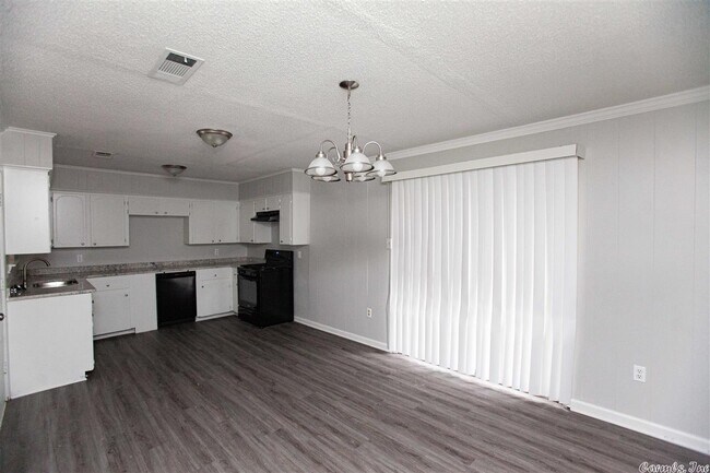 Building Photo - 424 Wicker Ln