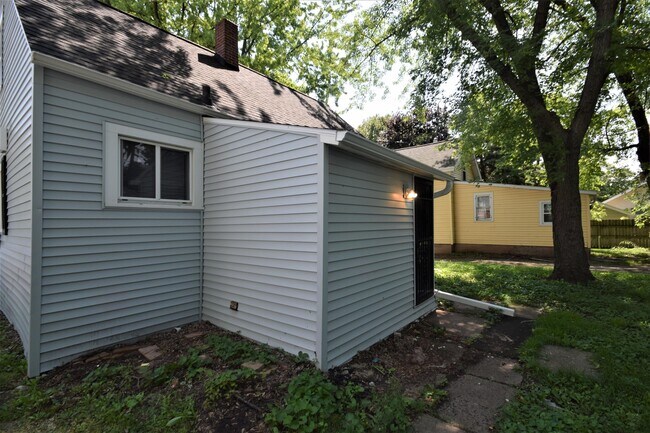 Building Photo - 1217 Evans St