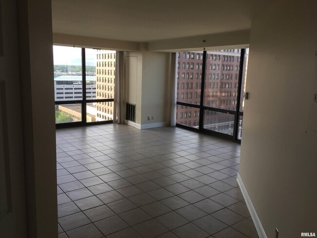 Building Photo - 125 SW Jefferson Ave