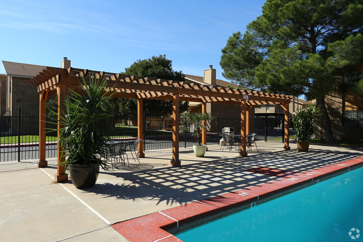 Primary Photo - Country Crest Townhomes