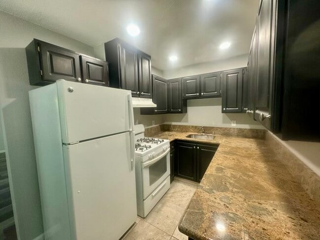 Building Photo - Nicely updated 2-bedroom 1-bath apartment in Auburn!