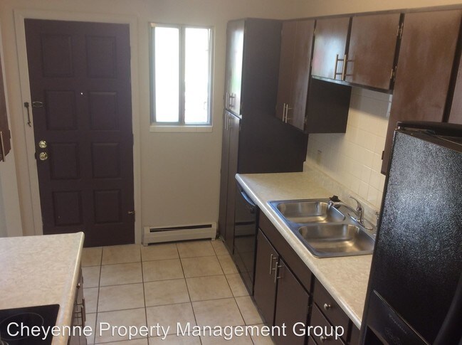 Foto del edificio - 2615-2617 E 17th St