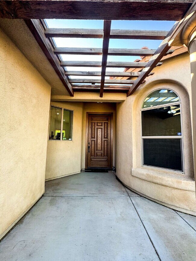 Foto del edificio - "Charming 3-Bedroom with 2 Full Bathroom  Pool Home in The Terraces!"