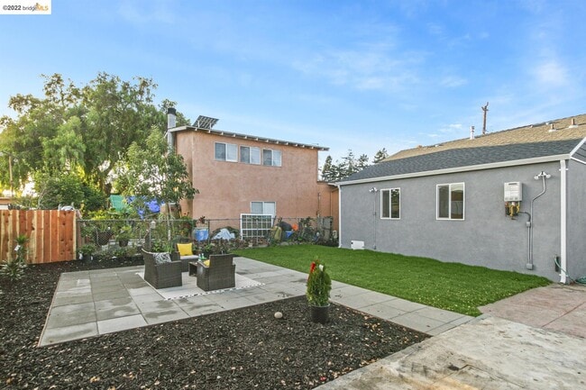 Building Photo - 1022 103rd Ave