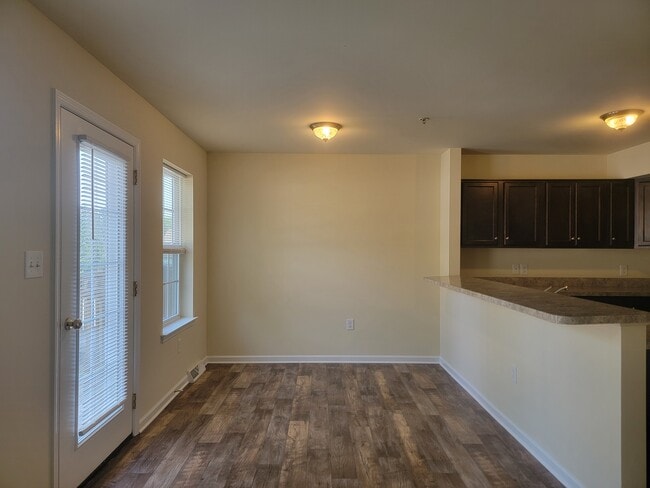 Building Photo - 118 Park Place Cir