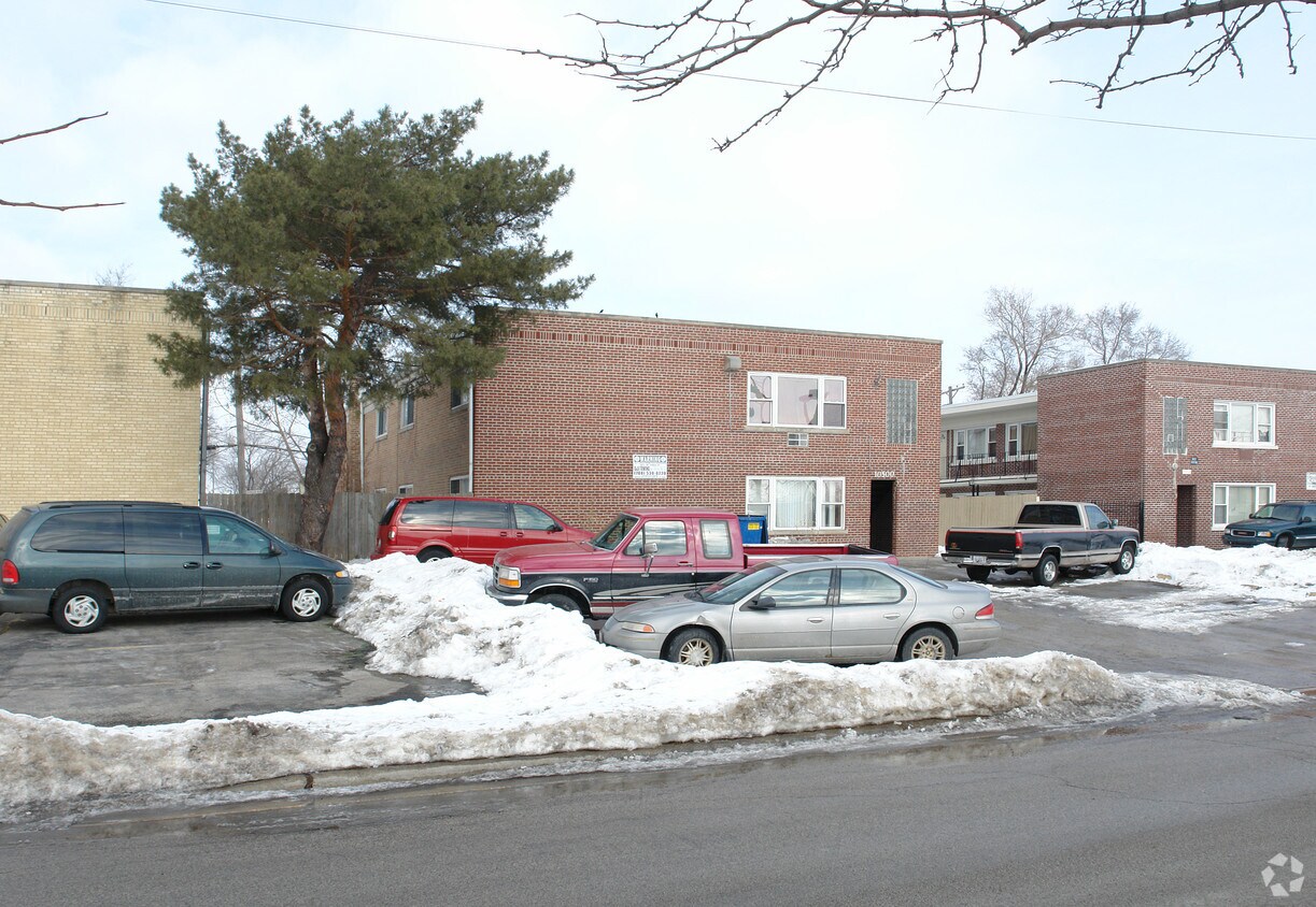 Building Photo - 10500 Crown Rd