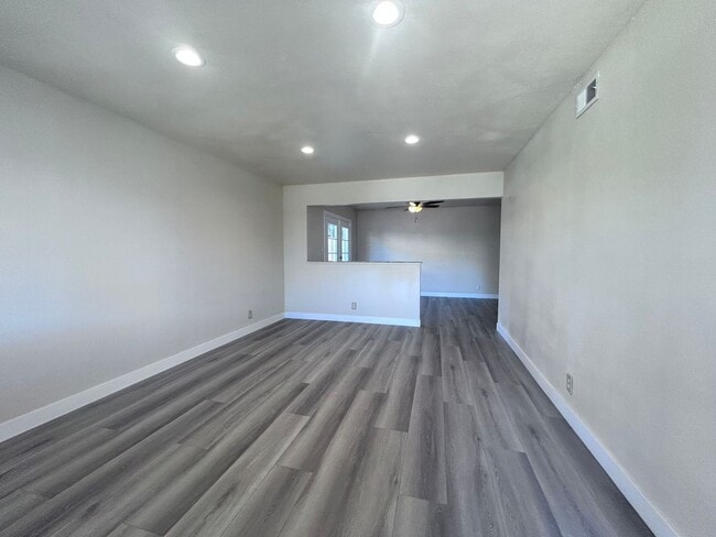 Building Photo - 208 Talisman Dr