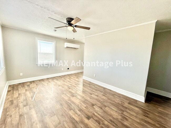 Building Photo - Charming renovated home in country setting