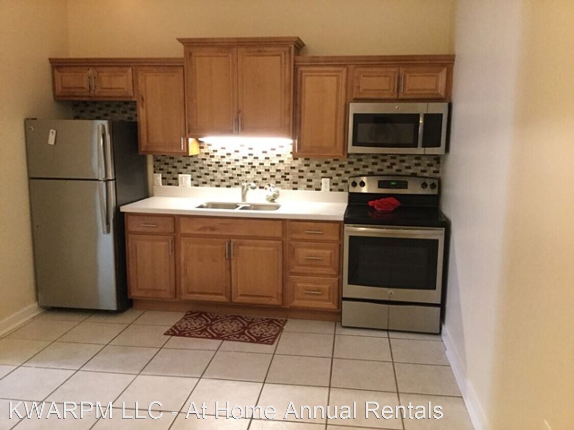 Primary Photo - 1 br, 1 bath House - 416-4 Petronia Street