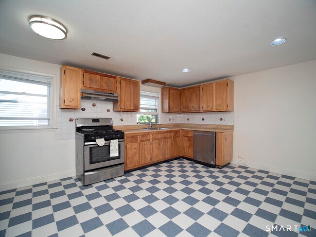 Building Photo - 38 Landin St