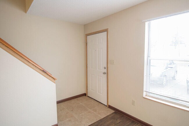 Building Photo - 1706 Parkside Dr