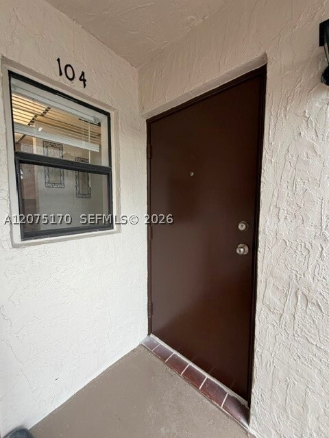 Building Photo - 9704 Hammocks Blvd