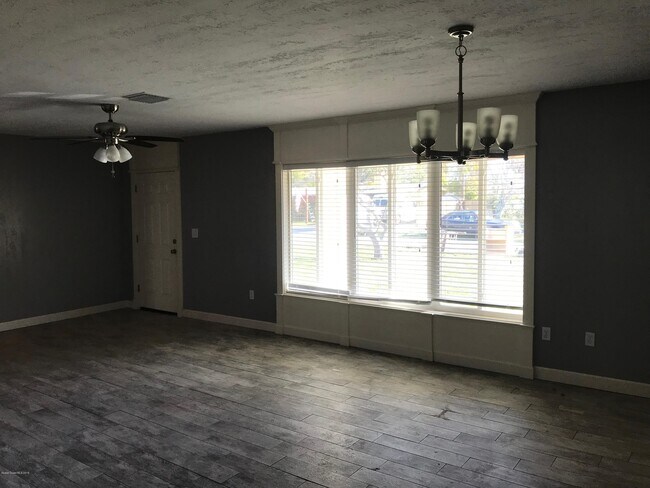 Foto del edificio - 132 W Suwannee Ln