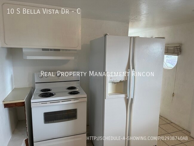 Building Photo - 2 Bedroom Mountainside Beauty!!