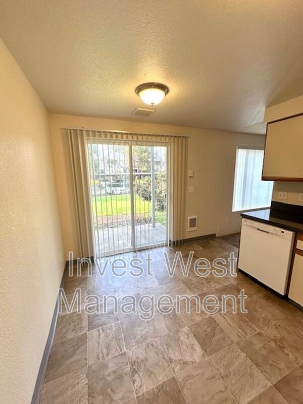 Building Photo - 1885 KINGSLEY Rd