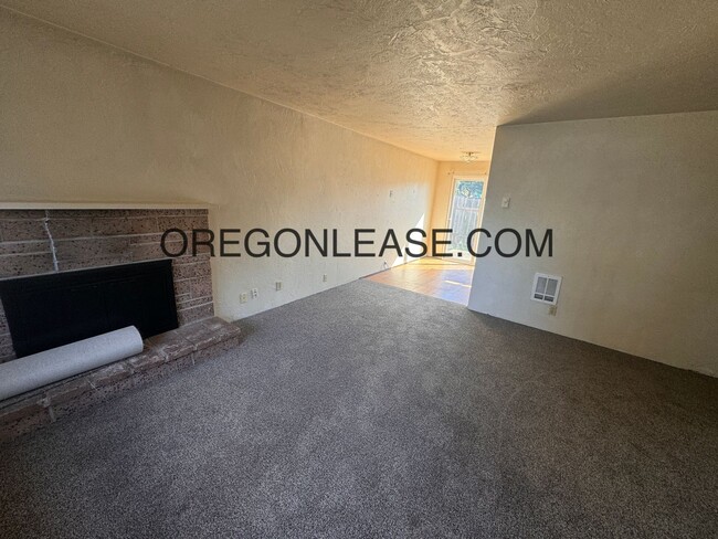 Building Photo - 1754/1756 Rainbow