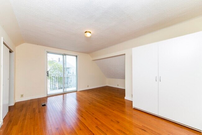 Building Photo - 27 Garrison Ave