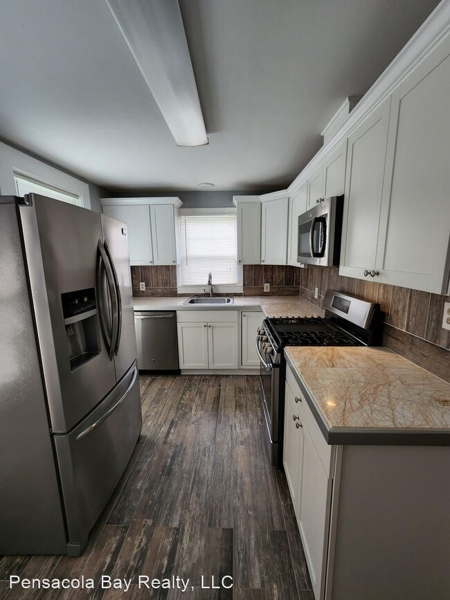 Building Photo - 1 br, 1 bath House - 615 Hatton St.