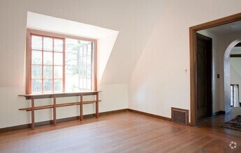 Building Photo - 1427 Hawthorne Terrace