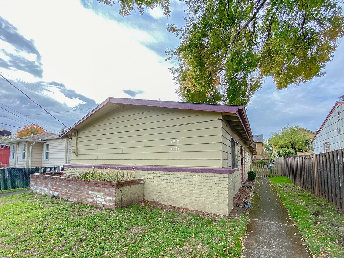 Primary Photo - HLZ1281
