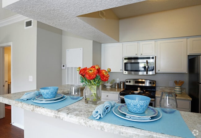 1BR, 1BA - 685sf A1 Nobel- Kitchen - Marquis at Silverton