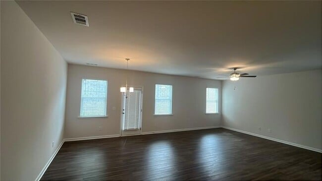 Building Photo - 105 Berry Dr