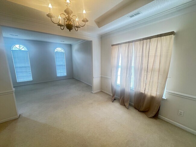 Building Photo - 4bd/2ba House newer neighborhood in betwee...