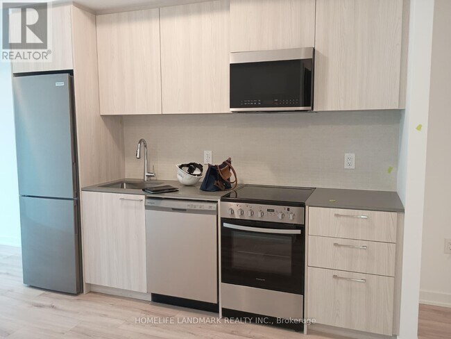 Photo du bâtiment - 7439 Kingston Rd