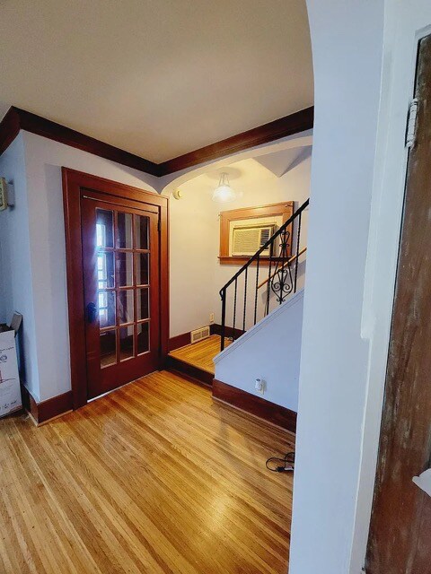 Building Photo - 291 Roxborough Rd