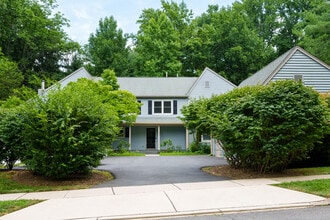 Building Photo - 211 Ross Stevenson Cir