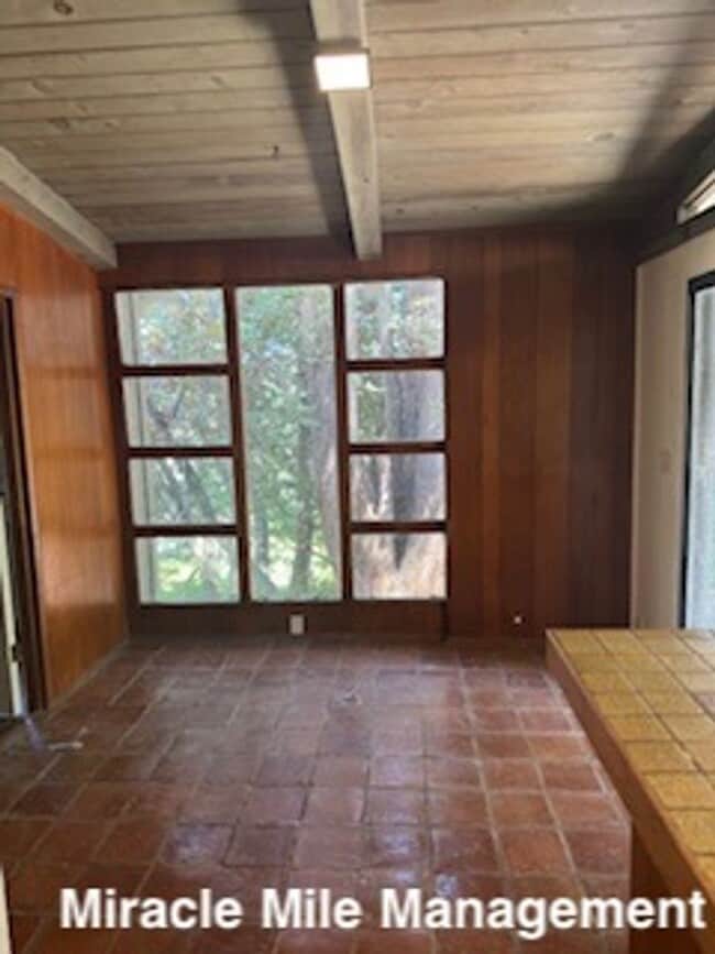 Building Photo - mea1030